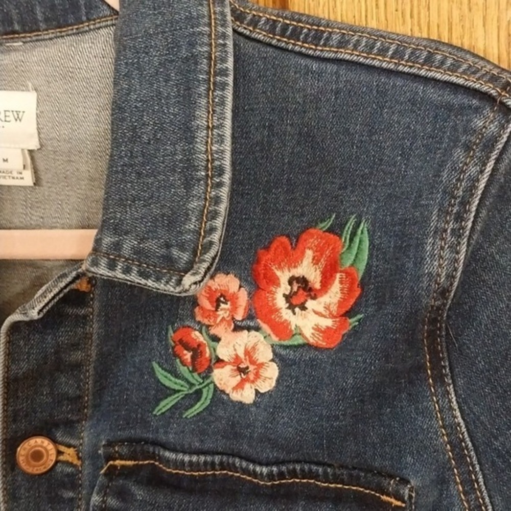 J.Crew Mercantile Sz Medium Denim Jean Jacket Embroidered Flowers Med Blue Wash - Picture 4 of 12